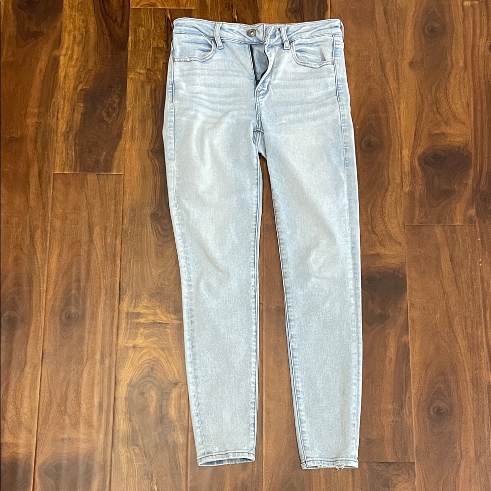 American Eagle Outfitters Light Wash Skinny Jeans